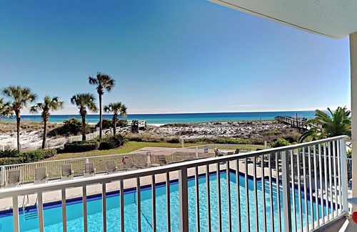 Holiday Isle Condo | Destin on the Gulf #203 | Luxe Condo w/Gulf Views + Resort Amenities