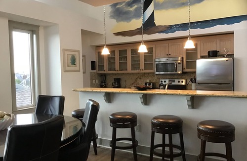 Baytowne Wharf Condo | Destin Penthouse three story condo located inside the village of baytown
