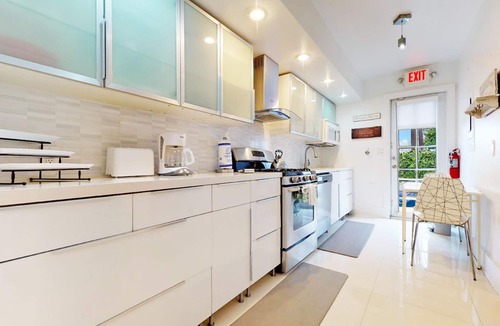West Avenue Villa | DIAMOND GREAT VILLA FOR LARGE GROUPS IN THE HEART OF SOUTH BEACH!