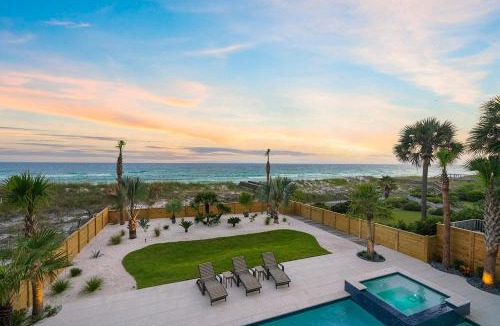 Destin House | Diamond in the Dunes - Huge Beachfront Vacation Home with Large Pool Area & Ocean Views
