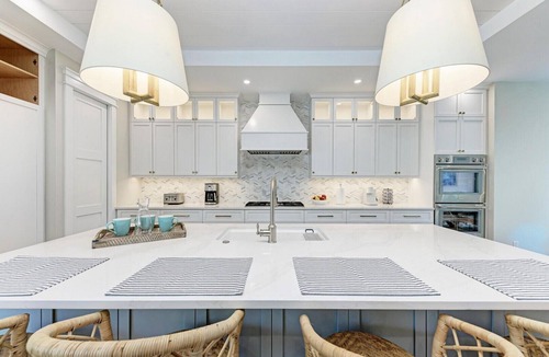 Holmes Beach House | Dilly Dally by the Sea: 1 Block to Beach, Rooftop Deck, Pool & Spa by Anna Maria Life
