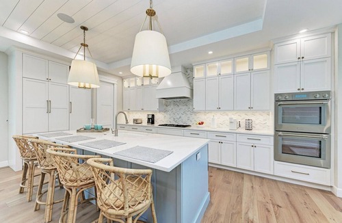 Holmes Beach House | Dilly Dally by the Sea: 1 Block to Beach, Rooftop Deck, Pool & Spa by Anna Maria Life