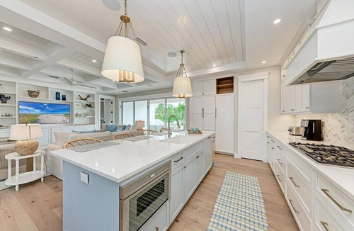Holmes Beach House | Dilly Dally by the Sea: 1 Block to Beach, Rooftop Deck, Pool & Spa by Anna Maria Life