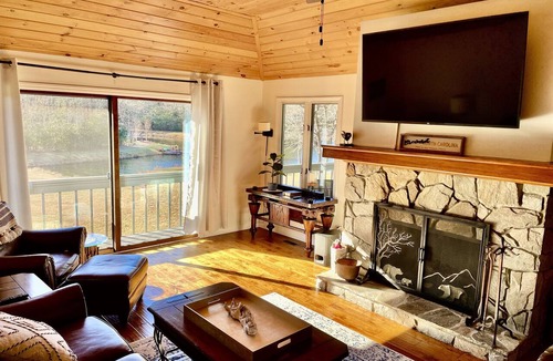 Brevard House | Direct Lakefront Connestee Falls: Views + private dock + 4 kayaks + Not steep!