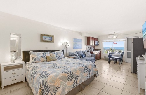 East Daytona Condo | Direct Ocean Views, Clean & Cozy Studio – Walk to Dining & Beach Fun