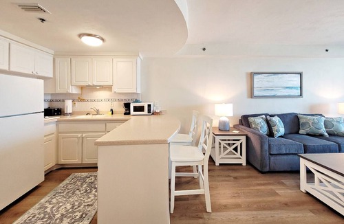 Ortona Park Condo | Direct Oceanfront Condo | Balcony Views | Sleeps 6 | Free Daily Activities Included