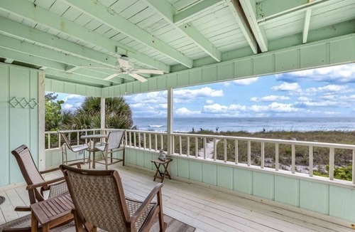 Englewood Condo | DIRECTLY ON PRIVATE BEACH! AMAZING PANORAMIC GULF VIEWS! MODERN, COZY CONDO.