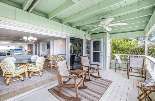 Englewood Condo | DIRECTLY ON PRIVATE BEACH! AMAZING PANORAMIC GULF VIEWS! MODERN, COZY CONDO.