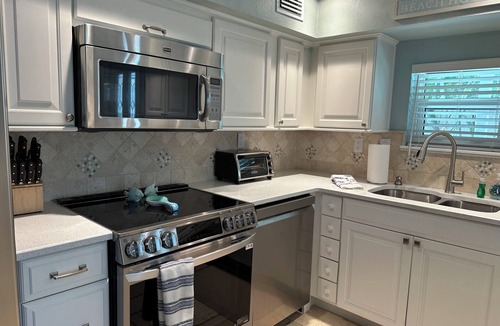 Madeira Beach Apartment | Directly on the Beach