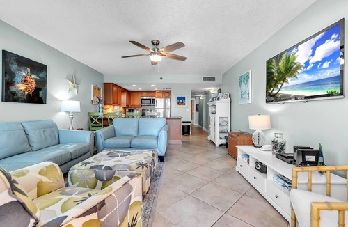 North Redington Beach Condo | ☀Directly on the Beach🌴Emerald Isle 304🐬Heated Pool🌞Watch Sunsets Nightly