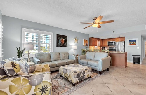 North Redington Beach Condo | ☀Directly on the Beach🌴Emerald Isle 304🐬Heated Pool🌞Watch Sunsets Nightly