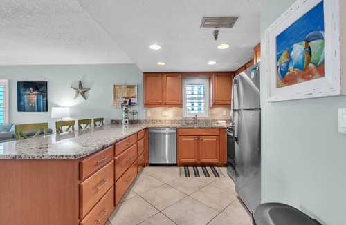 North Redington Beach Condo | ☀Directly on the Beach🌴Emerald Isle 304🐬Heated Pool🌞Watch Sunsets Nightly