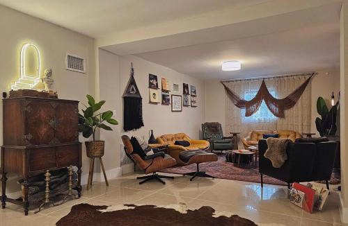 River Oaks House | -Disco Bungalow- One third mile to FTL Marine Center