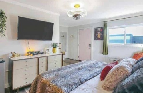 Trenton Hotel | Disco Inferno Retro Suite Near Chattanooga