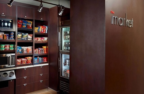 Cumberland Hotel | Discover Atlanta's Cumberland Area in Comfort w/Paws Welcome & Pool Available!