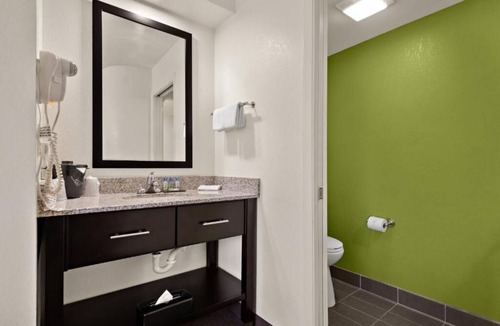 Wesley Chapel Hotel | Discover Peaceful Comfort Steps from The Grove's Vibrant Scene! w/Outdoor Pool!