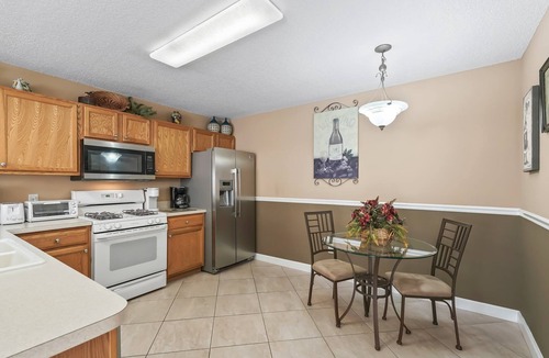 The Villages Villa | Discover Relaxation and Fun in a Charming Patio Villa with a Golf Cart!