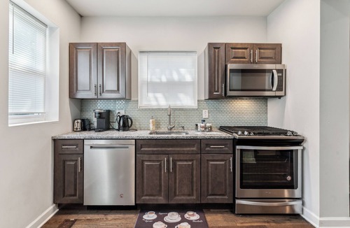 Point Breeze House | Discover South Philly, just a quick 4-min drive to UPenn