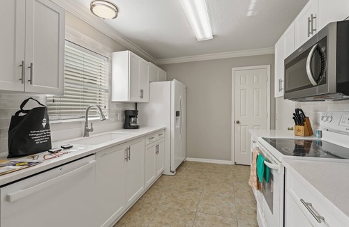 Lady Lake Villa | Discover Tranquil Luxury: Rio Grande Village Gem!