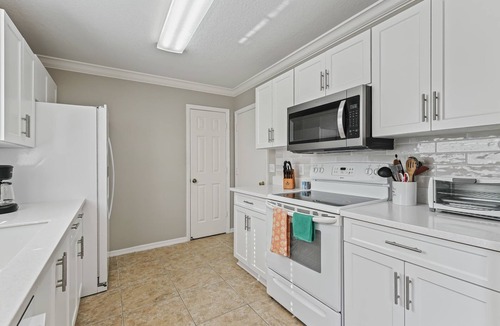 Lady Lake Villa | Discover Tranquil Luxury: Rio Grande Village Gem!