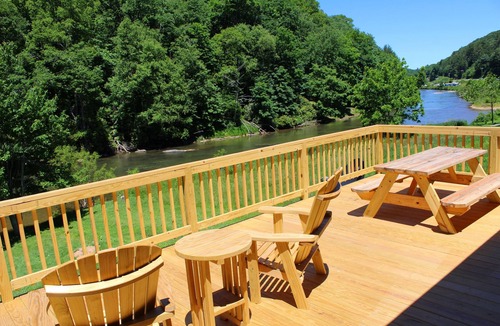 Jefferson Cabin | Discover Your Cool Escape - 4BR/2BA Riverfront w/Hot Tub, Near Zaloo's!