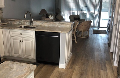 Jupiter Bay Condo | Discover your Slice of Sunshine in JUPITER BAY!