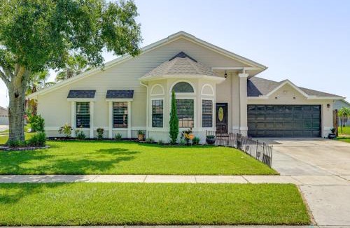 Buena Ventura Lakes House | Disney Getaway with Private Hot Tub 14 Mi to Parks