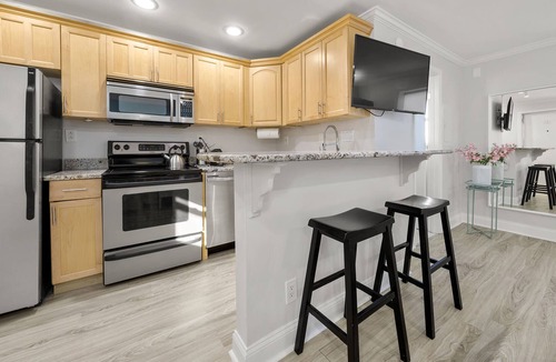 Garden Hills Apartment | Distinctive Studio w Parking Top Location - 15