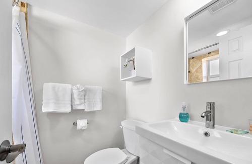 Garden Hills Apartment | Distinctive Studio w Parking Top Location - 15