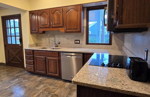 Scranton House | Distinguished Home, High Ceiling, Modern with Historic Charm, Great Neighborhood