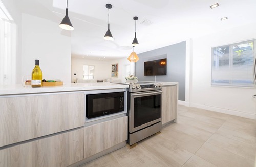 Buena Vista House | Divine Home in Design District 5BR