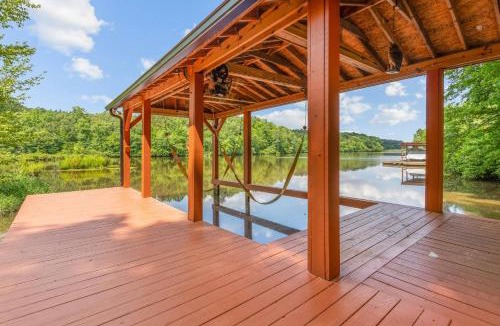 Wise House | Dock & Fire Pit! Lake Gaston Cabin in Macon