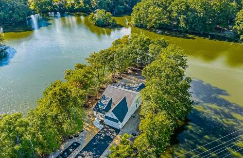 Seaford House | Dock, Game Room! Riverfront Retreat in Seaford