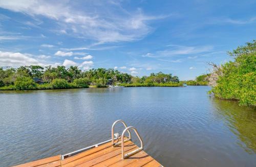Crystal River House | Dock, Hot Tub and Games Crystal River Family Gem