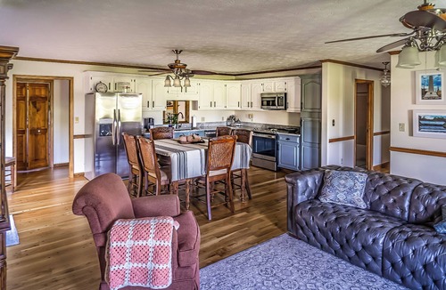 Elizabethton House | Dock! Riverfront Angler's Oasis in Elizabethton