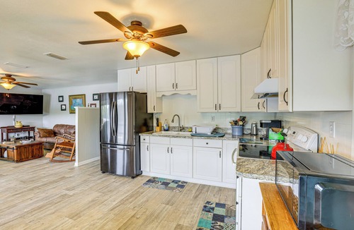 Old Town House | Dock + Screened Porch: Suwannee River Retreat!