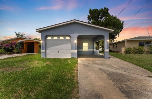 Flor-a-mar House | Dockside Delight! Waterfront Home + Boat Slip for Your Next Getaway