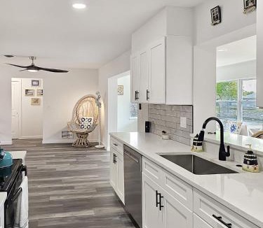 Englewood South House | Dockside Delight Waterfront Gulf Access 4 mins to Beach