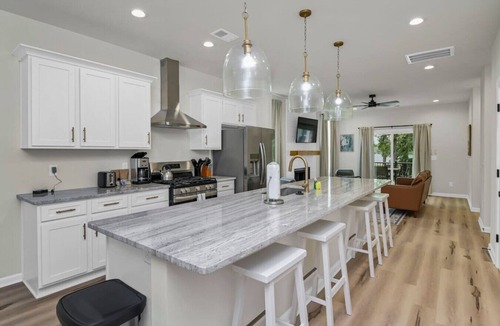Leesville House | Dockside on Rocky Ridge | Lakefront + Sleeps 10