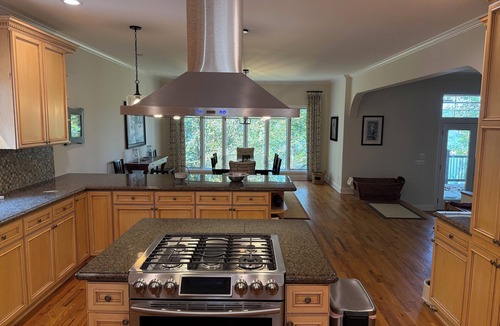Gainesville House | Dockside Retreat on Lake Lanier - Stay, Swim, Ski