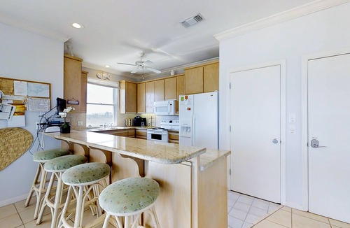 Treasure Beach Village House | Dog-friendly beachfront gem - community pool, tennis, washer/dryer, central AC