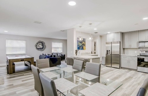 Palm Beach Shores Condo | Dog-Friendly Beach Stay: Luxury Condo w/Hot Tub