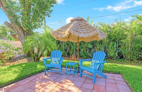 Naples Park House | Dog-friendly bungalow home with private washer/dryer, central AC, and fast WiFi