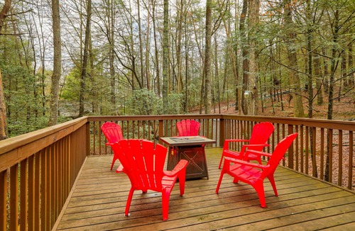 Cashes Valley Cabin | Dog-friendly cabin with game room, fireplace, furnished deck, & washer/dryer