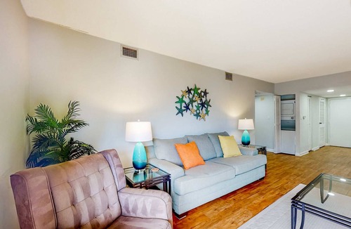 Harbour Town Condo | Dog friendly coastal condo water views, balcony, WD, & AC