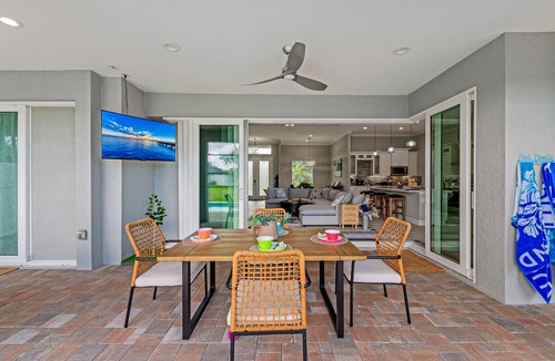 Long Meadow House | Dog friendly home with private pool, lanai, family games, and internet