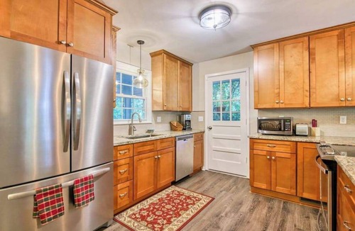 Bent Creek House | Dog-friendly home with large yard, lawn games, firepit, screened porch, & AC