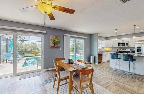 Oakland Hills House | Dog friendly house with private pool, lanai, and washer & dryer