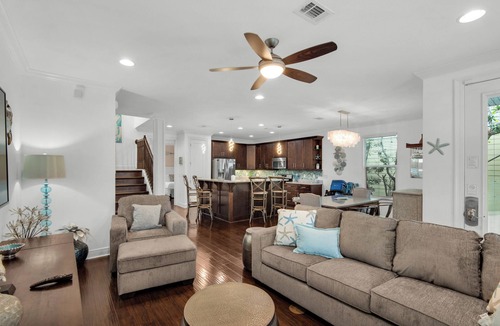 Villages of Crystal Beach House | Dog Friendly in Gated Community-Lagoon Pool-Beach Trolley-Just For Fun🌞