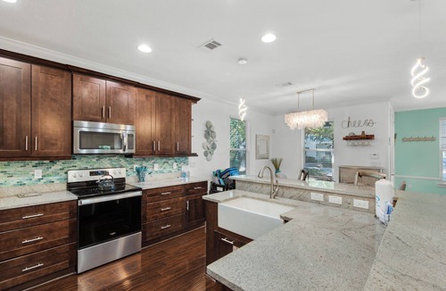 Villages of Crystal Beach House | Dog Friendly in Gated Community-Lagoon Pool-Beach Trolley-Just For Fun🌞